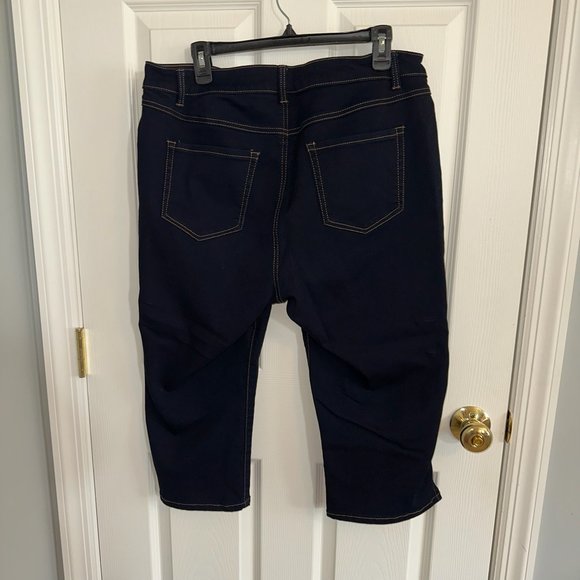 D. jeans Capris - Picture 2 of 3